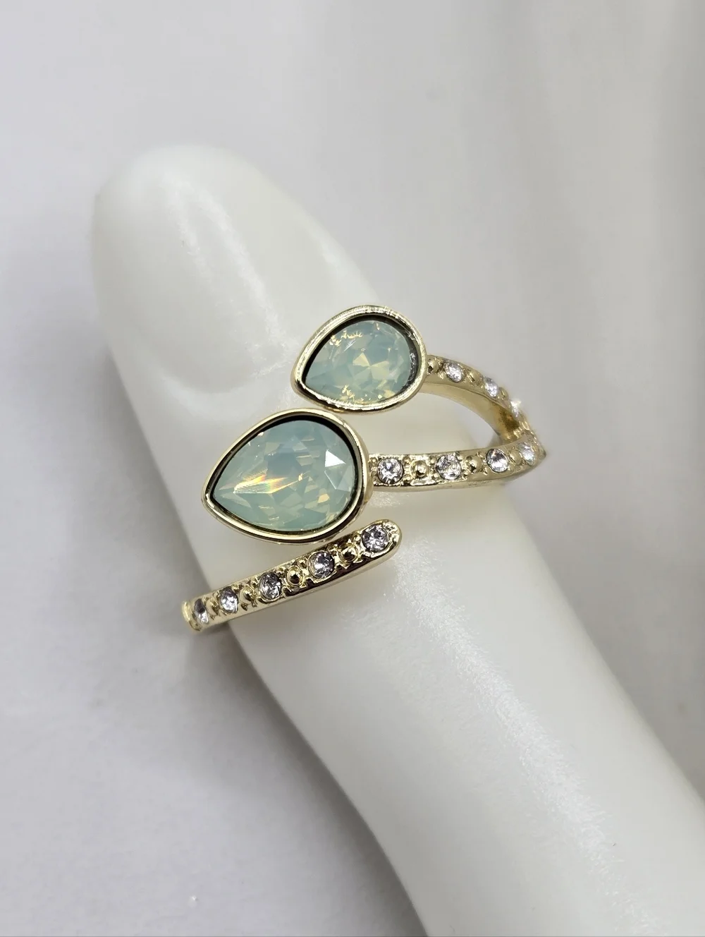 Swarovski Crystal Elements Gold Statement Ring Green Opal Size 9 Prom Bridal - Picture 7 of 7